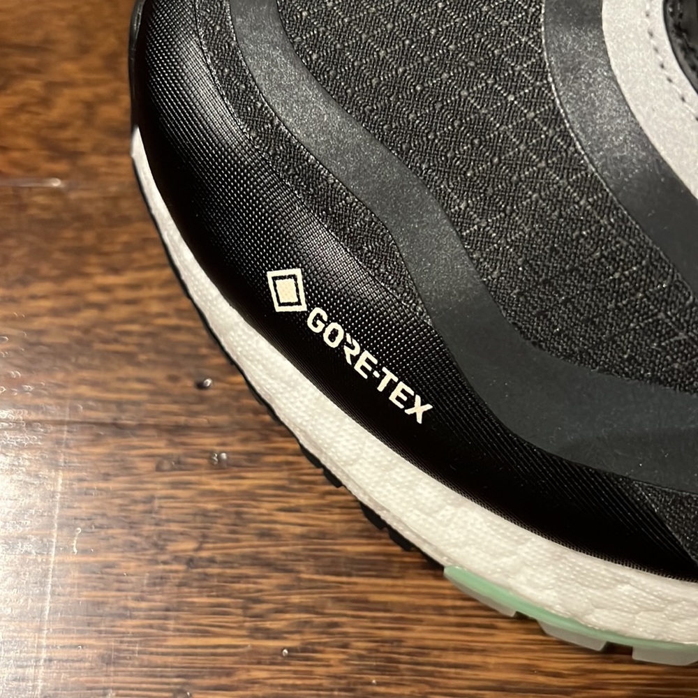 Adidas Gore-Tex Waterproof Membrane Ultraboost Shoe Men sz 10 black and green - Picture 4 of 7